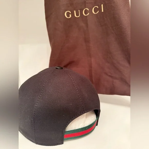 Gucci Black Baseball Cap with Signature Web Stripe display picture 1